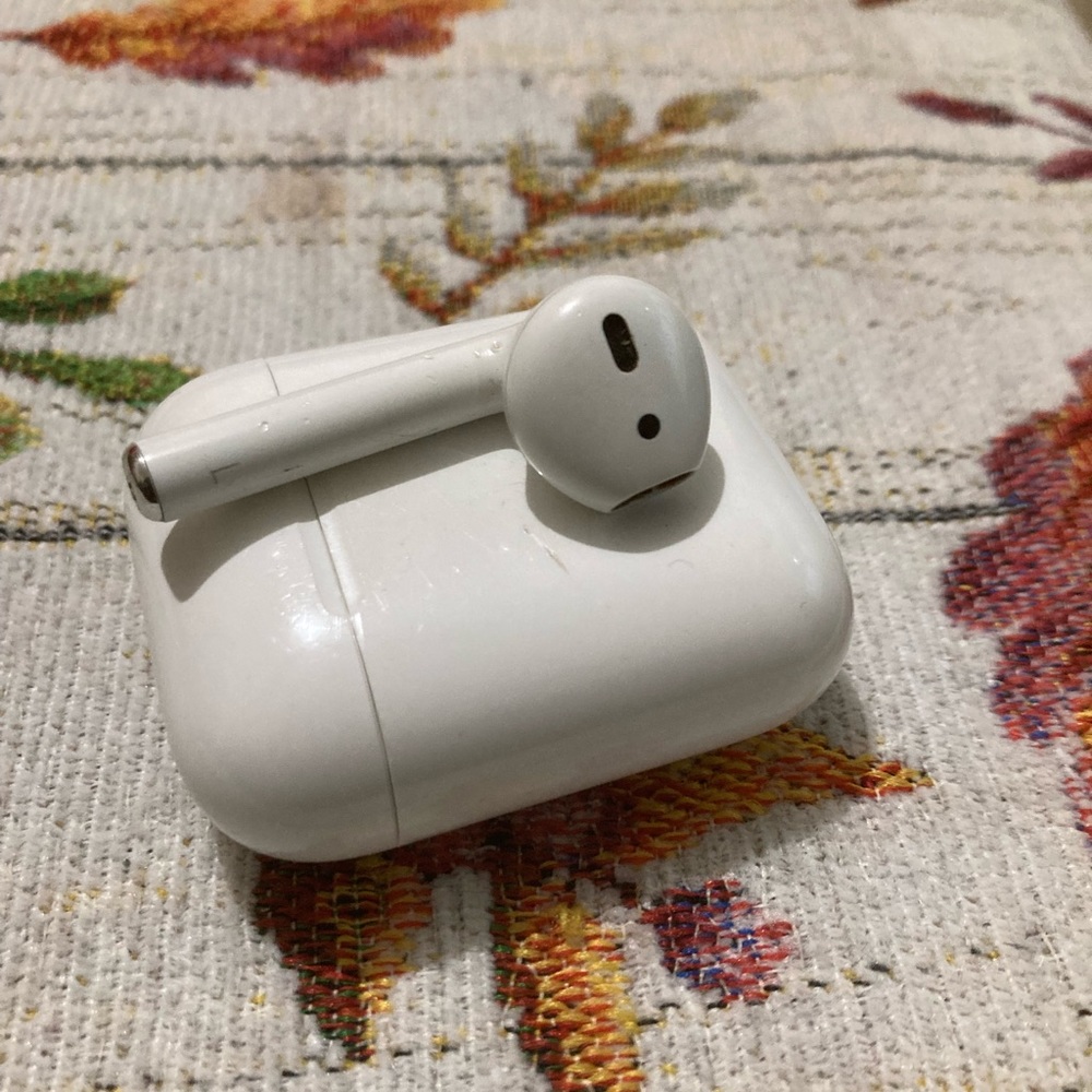 Left AirPod 1st Gen.